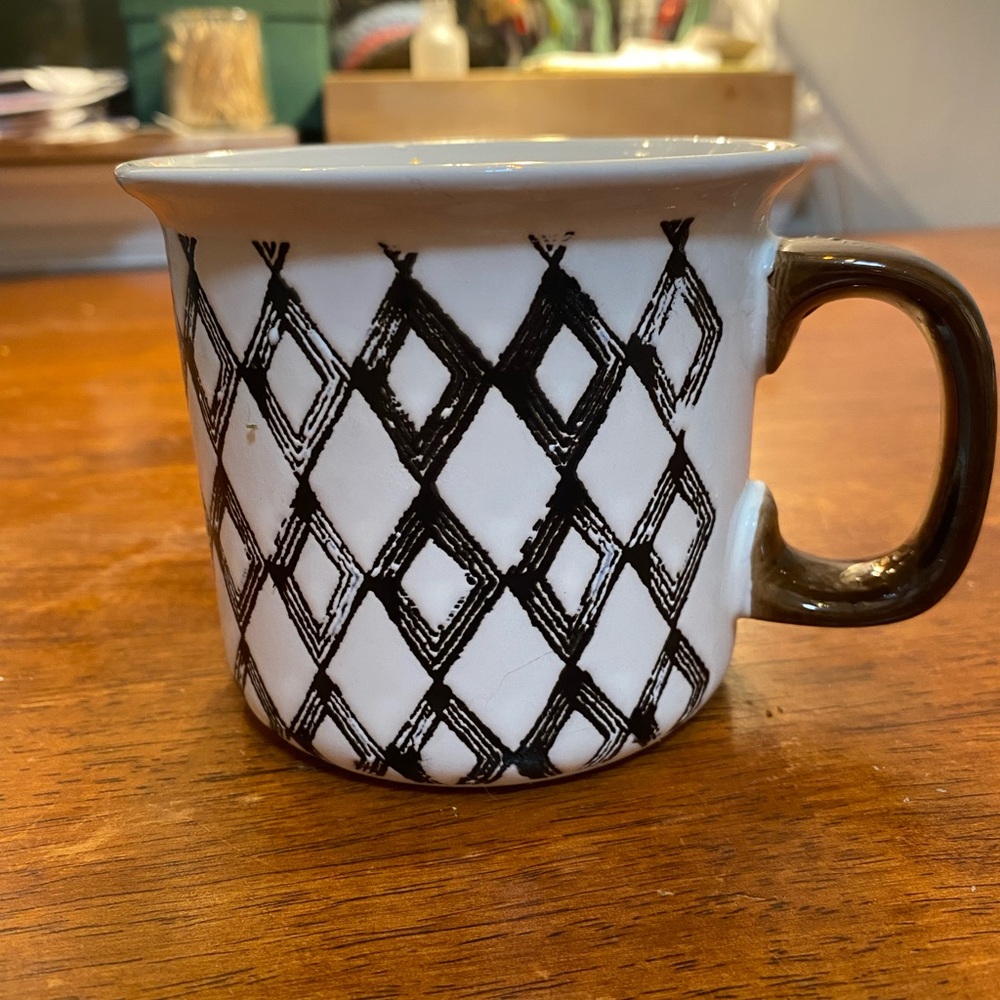 Ceramic Black & White Diamond Pattern Coffee Mug (Stoneware)